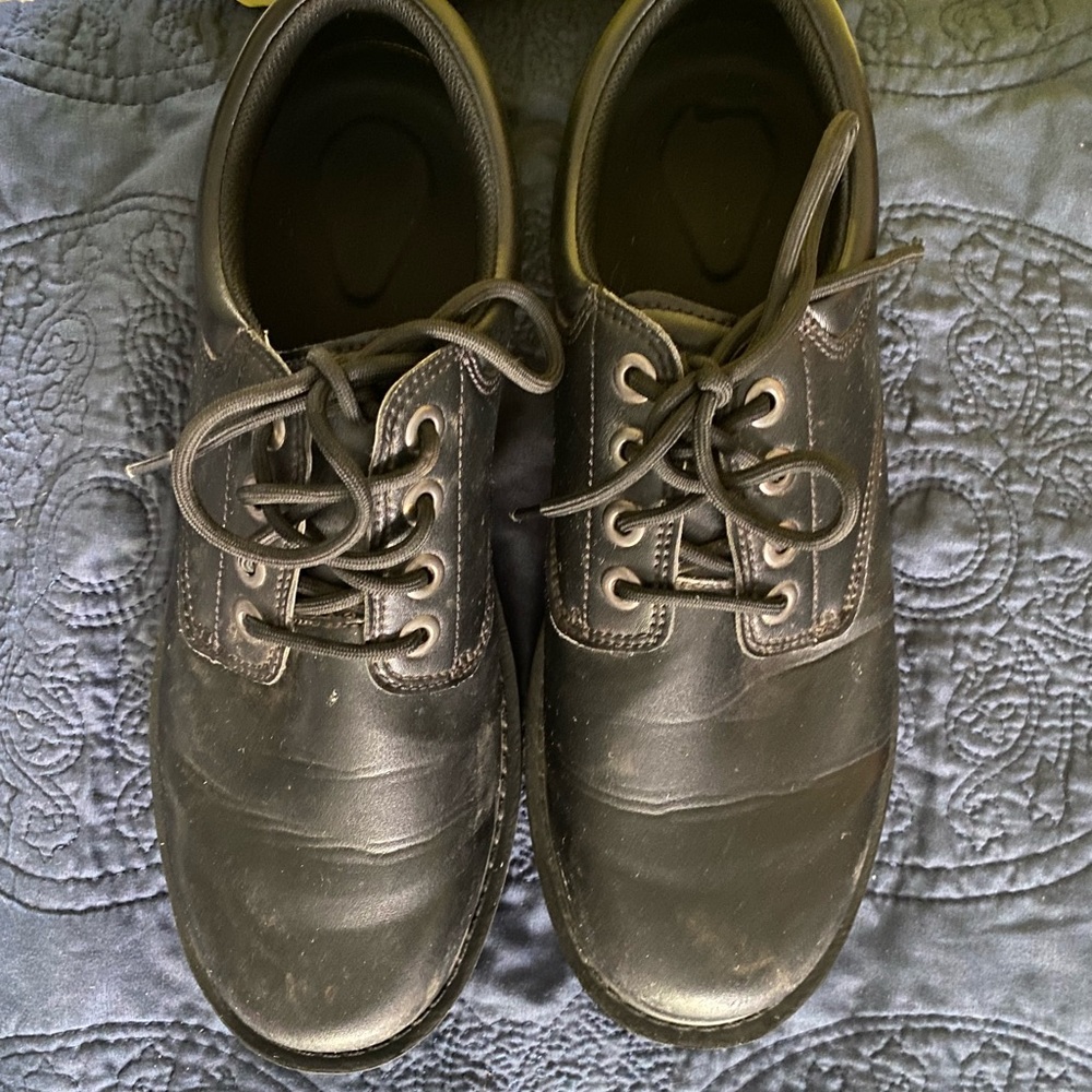 Men’s black casual shoes